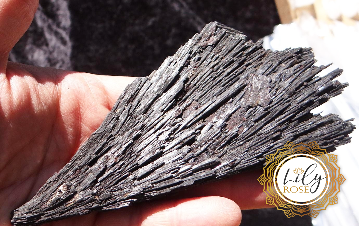 Black Kyanite Gemstone Uses & Crystal Healing Properties